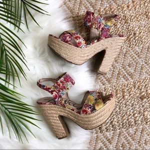 Rebels Floral heels! 💐